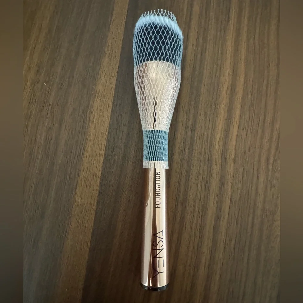Yensa Skin On Skin Flawless Blending Foundation Brush New